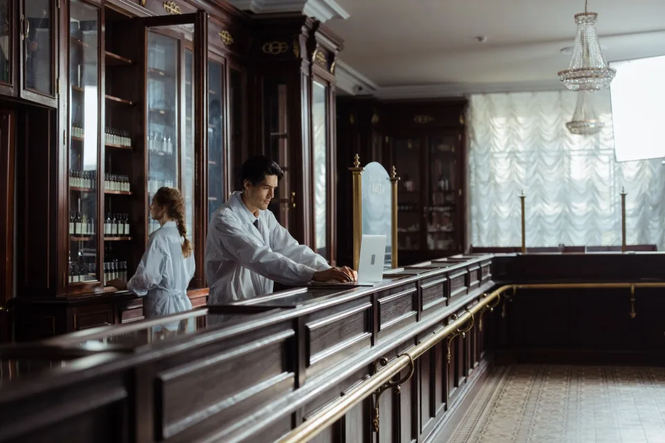 Thuốc nhỏ mắt, nước muối rửa